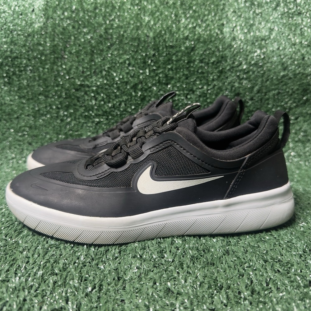 Nike SB Nyjah Free 2 Size Men's 5 Black White Sneakers
